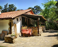 Haus mit Pool und großem Grundstück