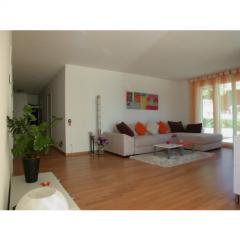 Wunderschöne, sonnige 3 ½ EG Wohnung mit zwei Sitzplätzen! (CHF 1950.00)