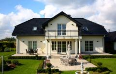 Luxus-Villa mit großem Grundstück