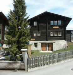 3 1/2 Ferienwohnung im alten ca 300Jahrigen Holzhaus