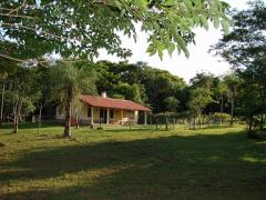 Landhaus mit 2.5 Hektar Land in Paraguay, Departamento Cordillera.